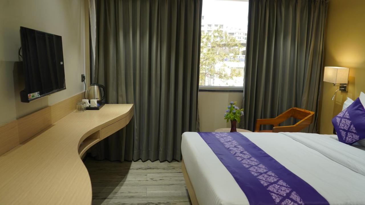 מלון Salabatpura Purple Beds By Vits Dwarkesh, Surat מראה חיצוני תמונה