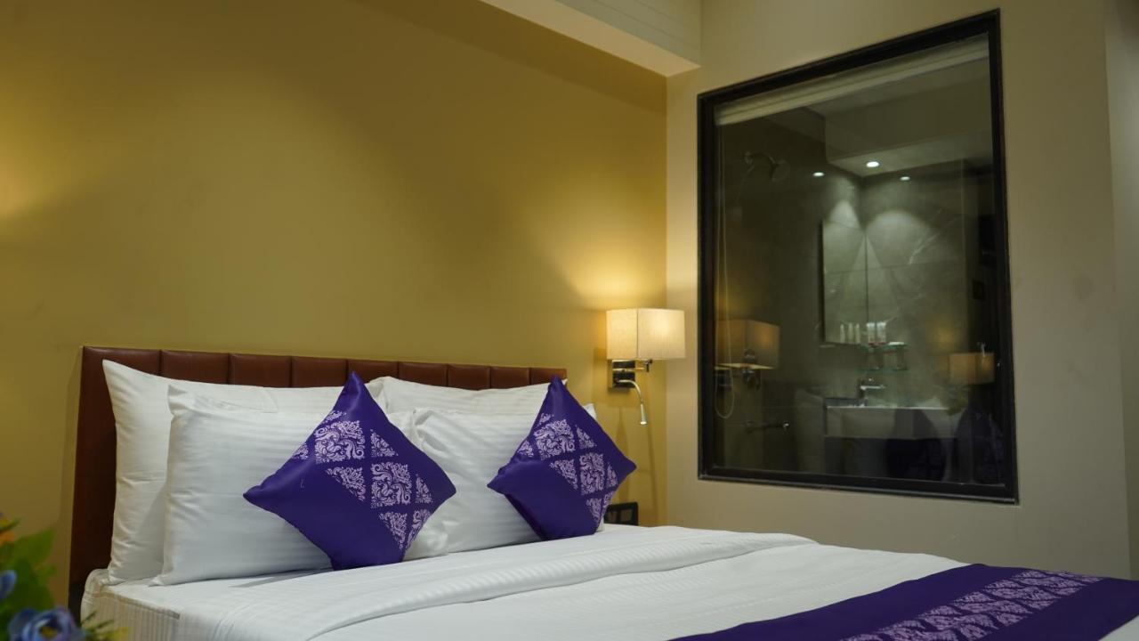 מלון Salabatpura Purple Beds By Vits Dwarkesh, Surat מראה חיצוני תמונה