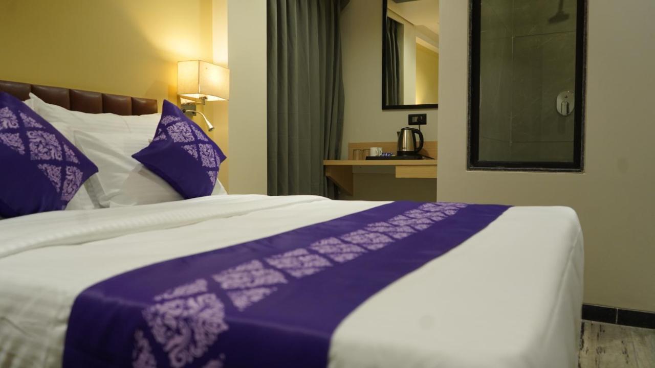 מלון Salabatpura Purple Beds By Vits Dwarkesh, Surat מראה חיצוני תמונה