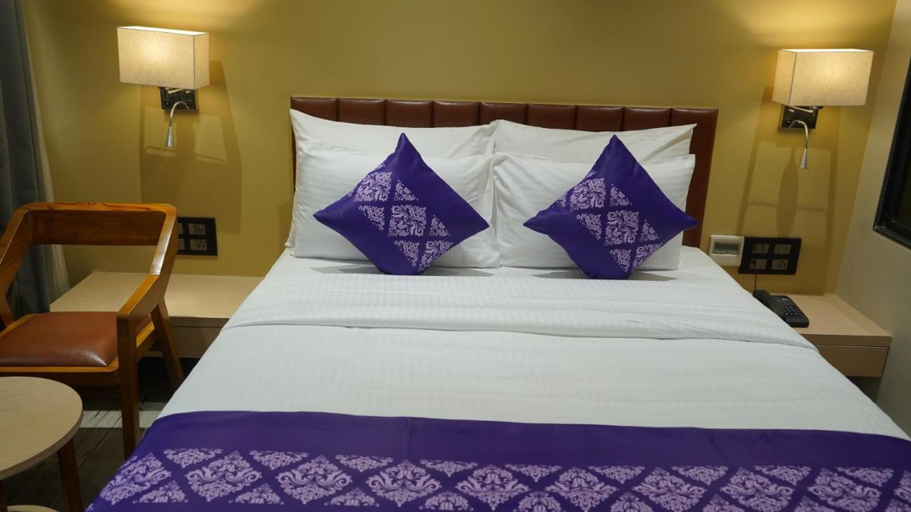 מלון Salabatpura Purple Beds By Vits Dwarkesh, Surat מראה חיצוני תמונה