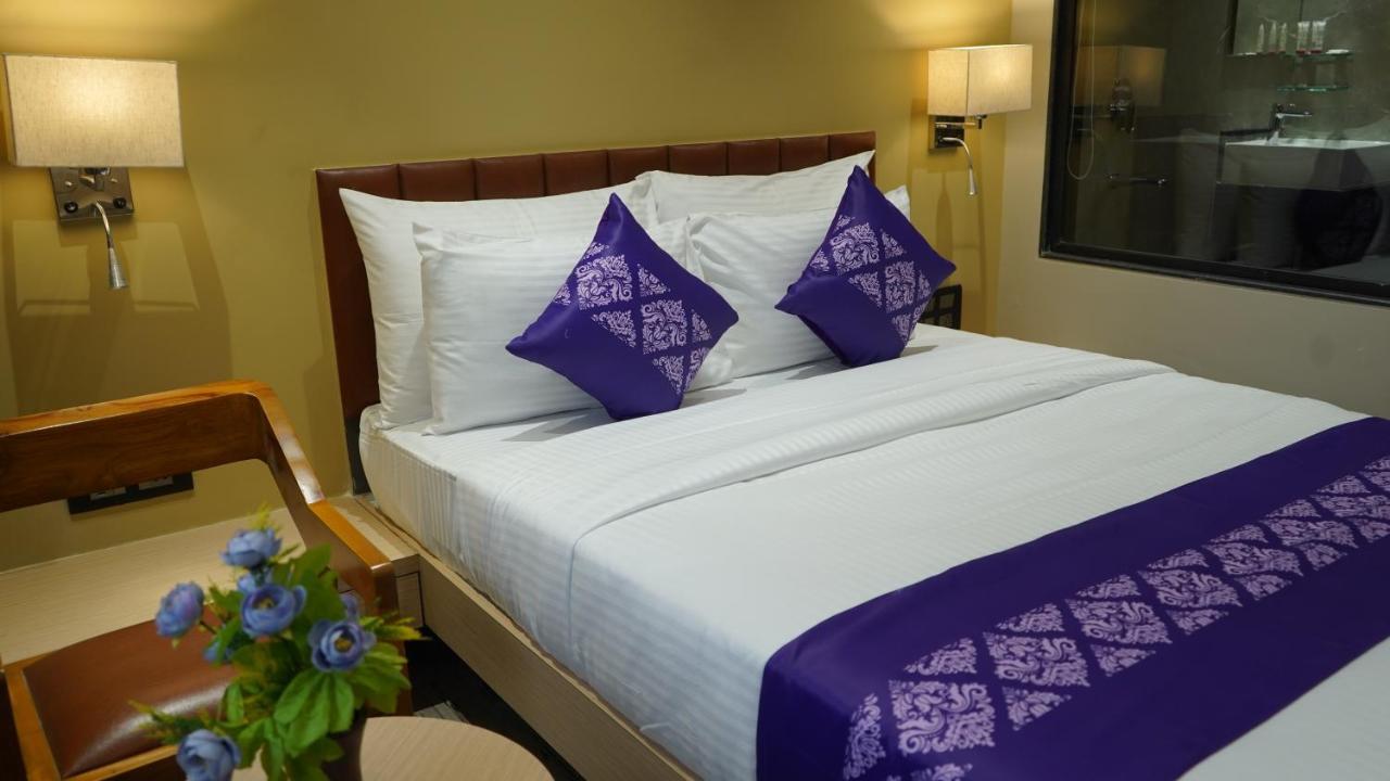 מלון Salabatpura Purple Beds By Vits Dwarkesh, Surat מראה חיצוני תמונה