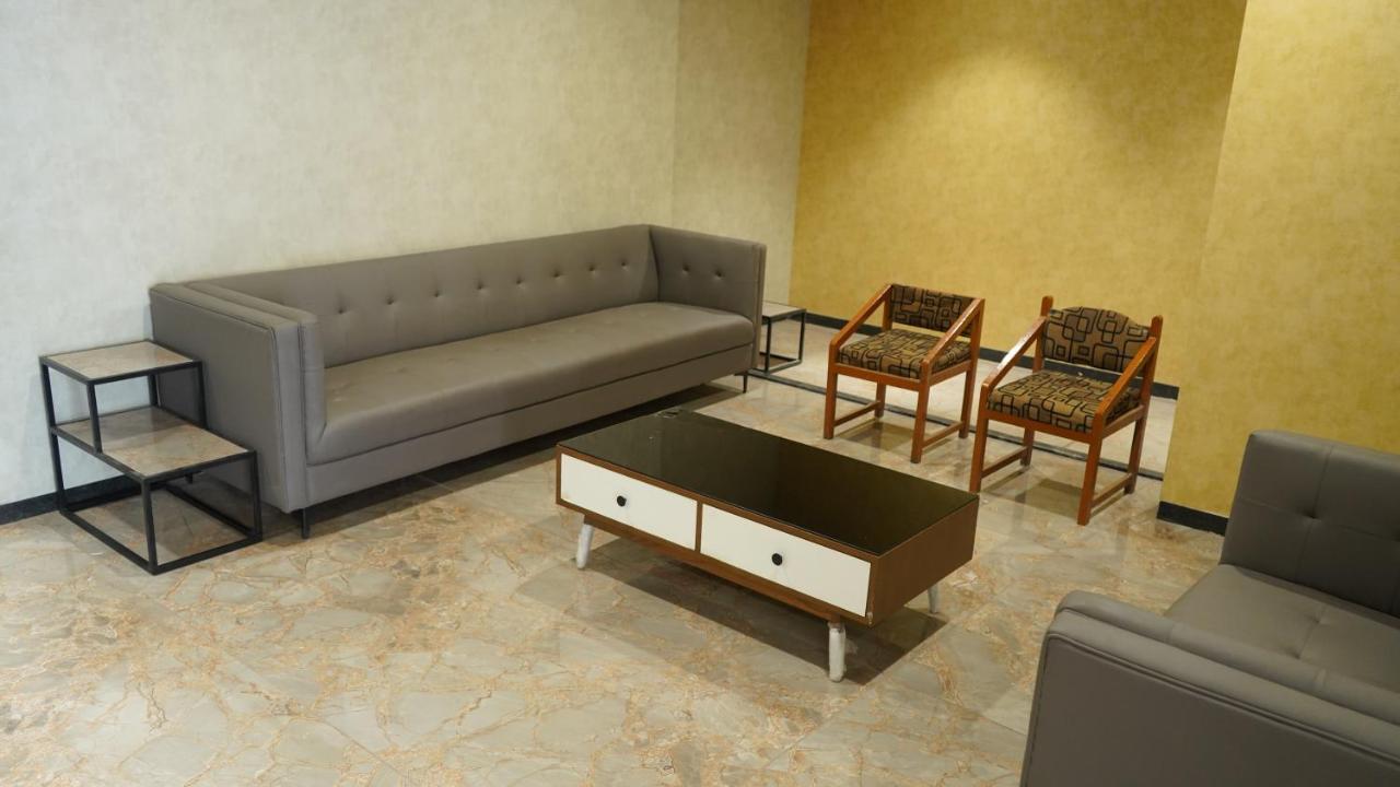 מלון Salabatpura Purple Beds By Vits Dwarkesh, Surat מראה חיצוני תמונה