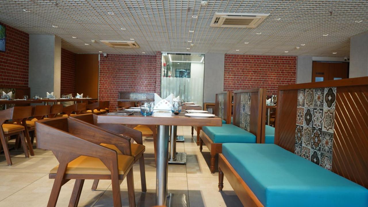 מלון Salabatpura Purple Beds By Vits Dwarkesh, Surat מראה חיצוני תמונה