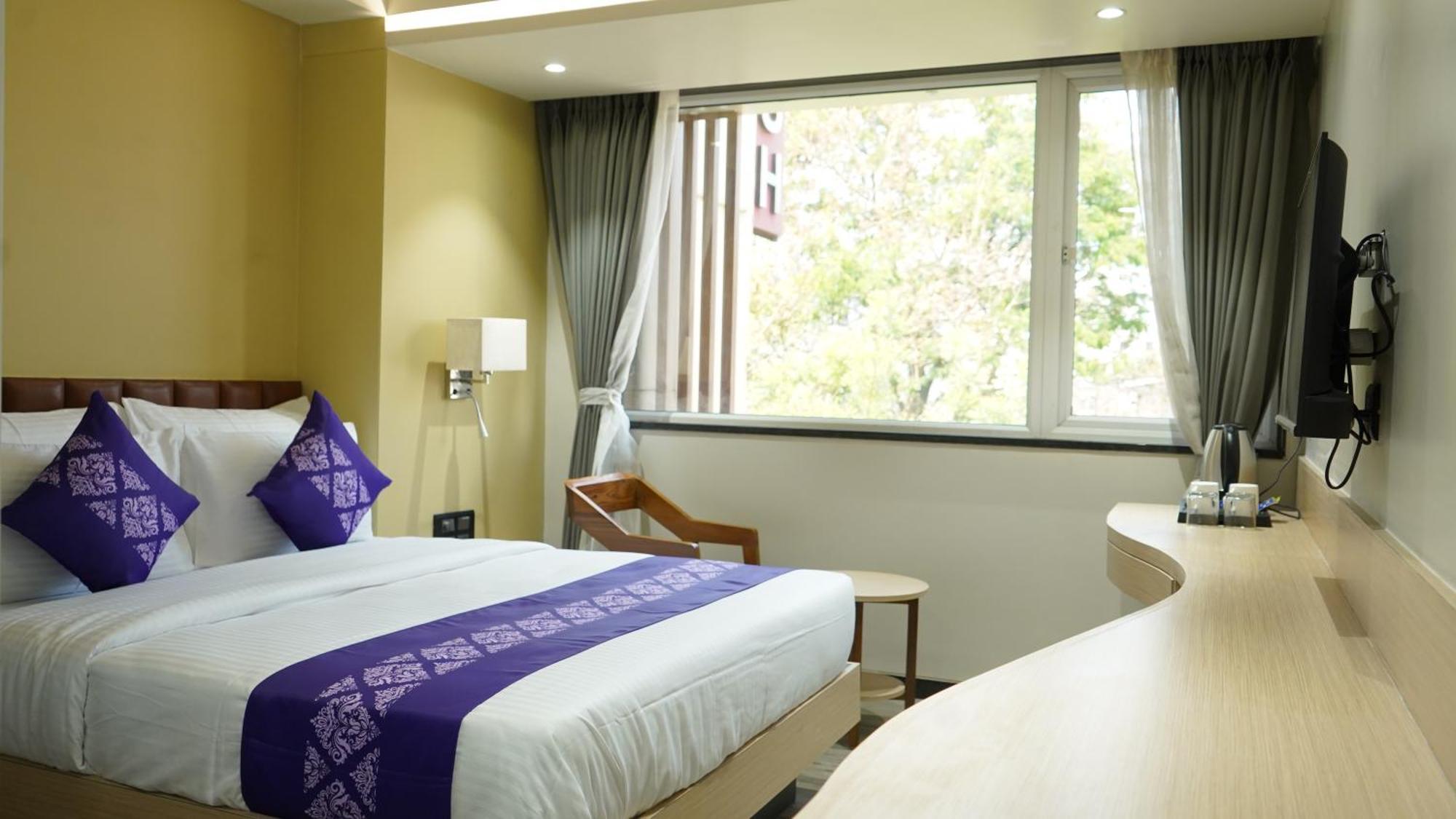 מלון Salabatpura Purple Beds By Vits Dwarkesh, Surat מראה חיצוני תמונה