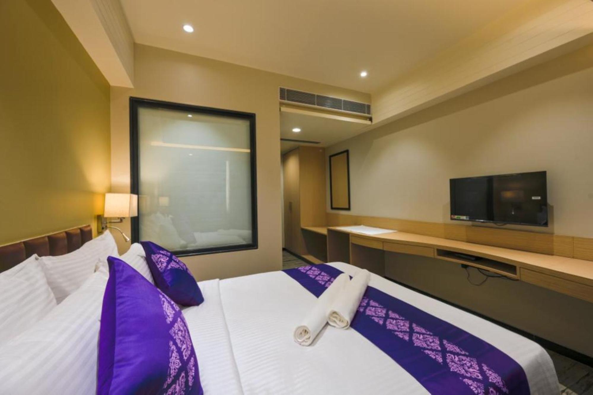 מלון Salabatpura Purple Beds By Vits Dwarkesh, Surat מראה חיצוני תמונה